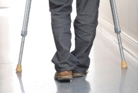 marche-avec-bequilles